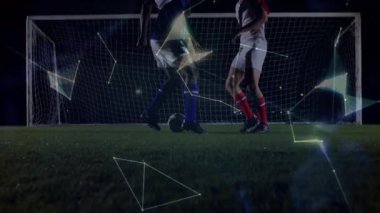 Futbol sahasındaki çeşitli futbol oyuncuları üzerinde veri işleme animasyonu. küresel spor, rekabet ve veri işleme kavramı dijital olarak oluşturulmuş video.