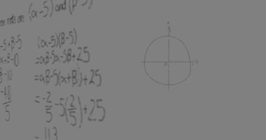Gri arkaplandaki matematik grafiklerinin ve verilerin animasyonu. eğitim, öğrenme ve bilim konsepti dijital olarak oluşturulmuş video.