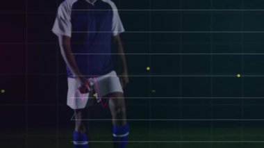 Performans verileri, yetenek analizi için sahada top sürerken rehberlik eden futbolcularla örtüşüyor. Atletik, fütüristik, dijital, teknoloji, spor, yoğunluk, hareket