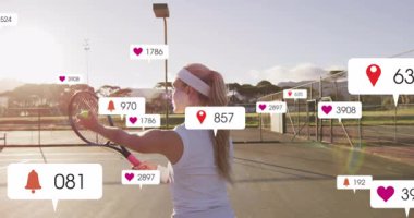 Neon topu atan bayan tenisçi salıncak etrafında yükselen animasyon sosyal medya ölçümleri üretiyor. Atletik, spor, dijital, teknoloji, açık hava, enerjik, modern