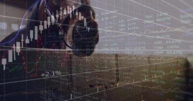 At kafasının üstündeki finansal grafiklerin animasyonu. tarım, finans ve ekonomi konsepti dijital olarak üretilen video.