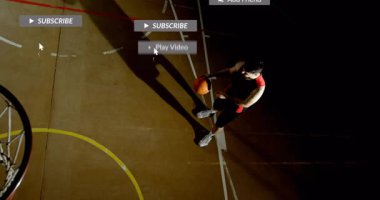 Sahadaki potaları ölçerken, oyuncu sosyal medya örtüşmeleri alıyor ve pazarlama için çekim yapıyor. Dinamik, kentsel, atletik, enerjik, enerjik, etkileşimli, rekabet