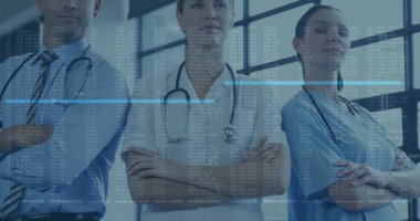 Cam salonda, üniformalar, steteskoplar ve veri örtüsüyle silah omuza duran tıbbi personel. Tıbbi, profesyonel, geleceksel, teknoloji, klinik, işbirliği, temiz