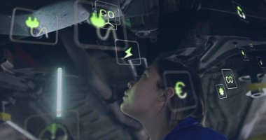 Kapalı mekanik otoparkta LED lamba ve simgelerle inceleme yapıyor. Kopyalama alanı. Teknisyen, otomotiv, endüstriyel, aydınlık, fütürist, çevre dostu, bakım