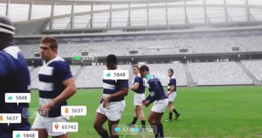 Rugby oyuncuları sahaya giriyor, spor antrenmanı kaldırma tatbikatı sırasında medya simgeleri oluşturuyorlar. Sporcular, takım çalışması, spor, rekabet, fitness, akıl hocalığı, dinamik