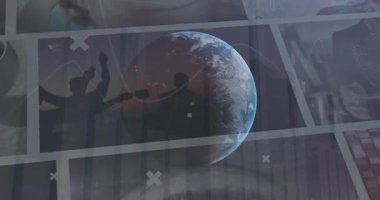 Ekranlardaki veriler üzerinde dönen dünyanın animasyonu. Küresel ağ, veri işleme, finans ve teknoloji kavramı dijital olarak oluşturulmuş video.