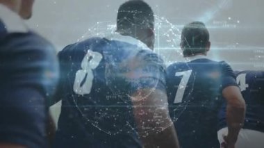 Futbol takımı sahada sahada iz sürmeye başlıyor. Formaların üzerinde küre şeklinde titreşimler var. Atletik, takım çalışması, motivasyon, performans, dijital, fitness, eğitim