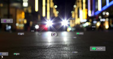 Odak şehir ışıkları dışında sosyal medya simgeleri ve numaraların animasyonu. küresel sosyal medya, ağ oluşturma, bağlantılar ve dijital arayüz kavramı dijital olarak oluşturulmuş video.