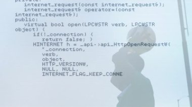 Kurallara göre futbol oyuncuları top sahibi olmak için sahada top sürerken ve top tutarken görülüyor. Dijital, atletik, minimalist, takım çalışması, rekabetçi, açık hava, canlı