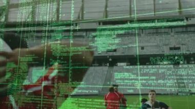 Fırlatıcı ragbi topunu fırlatıyor, kaldırıcılar atlayıcıyı kaldırıyor analitik için kod altında topu yakalıyor. Takım sporu, fiziksel aktivite, atletik performans, stratejik analiz, rekabet ortamı, spor teknolojisi, taktik planlama