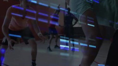 Basketbol topu dribbler çizgi üzerinde hareket ediyor Animasyon oklarını takip ederek savunmadan kaçıyor. Atletizm, takım çalışması, rekabet, spor giyim, antrenman, fitness, dinamik