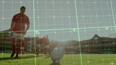 Oyuncu rugby vuruşunu başlatıyor ve çalıştırıyor, spor analizi için yörünge çizgisi gösteriyor. Sporcular, takım çalışması, aksiyon, açık hava, spor, rekabetçi, atletik