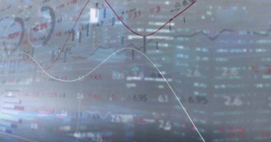 Gökdelen üzerinde çizgi ve şamdan çizelgeleri, sayısal değerler ve ızgara çizgileri ile yansıtılıyor. Dijital, girişim, modern, teknoloji, yenilik, analitik, yatırım