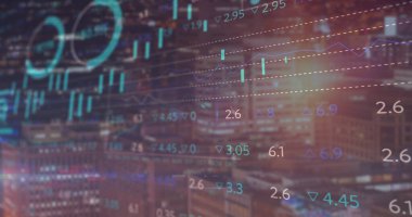 Sayısal örtüler, şamdanlar ve oklarla gece ufuk çizgisinde finansal örtüşmeler gösteriliyor. Kentsel, gökdelen, dijital, analitik, kurumsal, veri görselleştirme, teknoloji