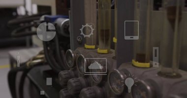 Laboratuvarda manifold gösteriliyor, sarı yakalı tüpler, hortumlar, basınç göstergeleri ve UI simgeleri var. Endüstri, mühendislik, teknoloji, enstrümantasyon, otomasyon, ekipman, kesinlik