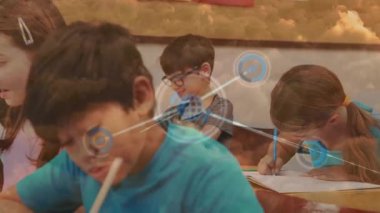 Çeşitli çocuklar ve öğretmenler arasında bağlantı ağının animasyonu. Okula ve eğitim konseptine dönüş.