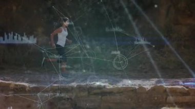 Koşucu sağ ayağı çıkıntıya kaldırıyor ve sağlık grafikleri hareket ölçümlerini başlatıyor. Atletik, performans, canlılık, biyomekanik, açık hava, fitness, teknoloji