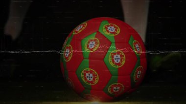 Ses dalgası, oyuncunun bacağının kayması ve Portekiz arma topunun yuvarlanmasıyla ortaya çıkıyor. Atletik, hareketli, spor, rekabet, dinamik, gece vakti, enerji