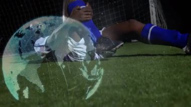 Yer değiştiren kamera, futbolcunun kaydığını diz kapağı yardımıyla sinyal verdiğini gösteriyor. Atletik, stadyum, sakatlık, aciliyet, teknoloji, kararlılık, hareket