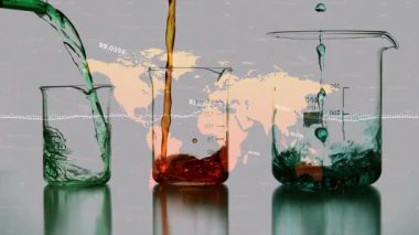 Beherlerin üzerinde veri işleme animasyonu. küresel bilim ve dijital arayüz kavramı dijital olarak oluşturulmuş video.