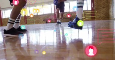 Sporcuların top sürmeleri ve spor ikonlarını göstermeleri defans oyuncusunun üzerinden atlayıp gol atmaları. Spor, rekabet, hareket, dijital, takım çalışması, canlılık, atletizm