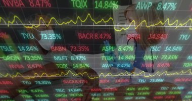 Klinikteki hastaya şırınga şişesi ve borsa kalp kaplaması enjekte ediliyor. Tıbbi, sağlık, aşı, klinik, modern, profesyonel, teşhis