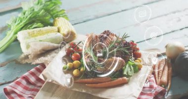 Gecikmeden sonra, dijital arayüz levhanın üzerinde beliriyor, simgeler dönüyor ve besin verilerini görselleştiriyor. Rustik, sağlıklı, teknoloji, beslenme, yenilik, organik, dijital