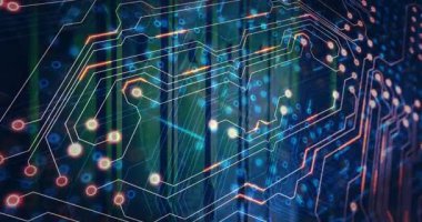 İlk ağ ortaya çıkıyor, turuncu titreşimli devre düğümleri beyaz izler boyunca hareket ediyor ve veri akışını gösteriyor. Teknoloji, yenilik, dijital, bağlantı, veri, soyutlama, fütüristik