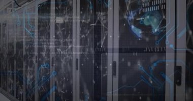 Ağ hatları sunucu raflarında akıyor, kod kaydırma, küresel dönüşler, UI 'nın izlenmesi için birleştiriliyor. Teknoloji, veri, siber güvenlik, dijital, analitik, yenilik, altyapı