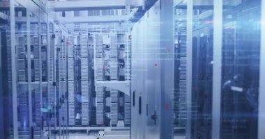 Başlangıçta, artan veri akışını gösteren kod artarken, kamera raf koridorunda ilerliyordu. Teknoloji, siber güvenlik, altyapı, dijital, endüstriyel, ağ, yenilik