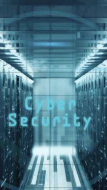 Siber güvenlik metninin animasyonu, sunucu odasındaki bilgisayar dilinin üzerindeki simgelerle daire şeklinde asma kilit. Dijital bileşik, çoklu pozlama, koruma, kodlama, ağ ve teknoloji kavramı.