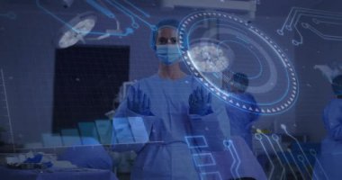 Cerrahın eldivenli ellerini kaldırması yükselen bar çizelgesiyle HUD 'a bağlanması, devre grafikleri rehberliği ameliyatı. Tıbbi, sağlık, teknoloji, yenilik, fütüristik, profesyonel, görselleştirme