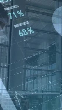 Çeşitli iş adamlarının konuşmaları üzerine veri işleme animasyonu. küresel iş ve dijital arayüz kavramı dijital olarak oluşturulmuş video.