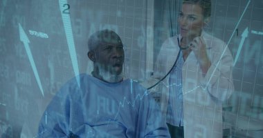 Doktor, muayene odasında erkek hastaya steteskop yerleştiriyor. Finansal tablosu örtüşüyor. Sağlık, tanı, profesyonellik, analiz, klinik, veri görselleştirme, tıbbi yenilik