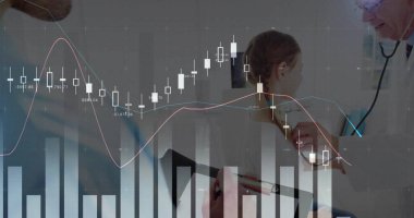 Stetoskop ve mali tablosu üst üste konmuş saçları örülmüş bir hastayı muayene ediyorum. Tıbbi, sağlık, tanı, analiz, veri, profesyonel, klinik