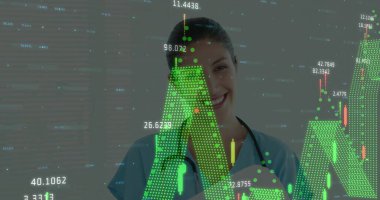 Klinikteki dijital finansal grafikleri steteskopla analiz eden gülümseyen bir sağlık uzmanı. Tıbbi, finans, dijital, analitik, profesyonel, teknoloji, sağlık