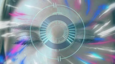 Kafkas kadınının gözlerini tarayan şekillerin ve dürbünlerin animasyonu. küresel teknoloji, bağlantılar ve dijital arayüz konsepti dijital olarak oluşturulmuş video.