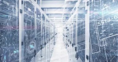 Çevredeki ışık kayması veri merkezi koridorunun holografik olarak izlenmesini tetikliyor. Teknoloji, siber güvenlik, dijital, geleceksel, yenilik, ağ oluşturma, altyapı