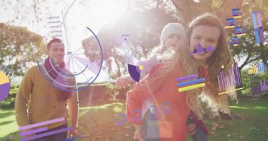 Anne, kızını sırtında taşıyor. Yürüyor. Aile gezintisini gösteren animasyon verilerini aktifleştiriyor. Aile, açık hava, sonbahar, görselleştirme, boş zaman, birliktelik, gündelik