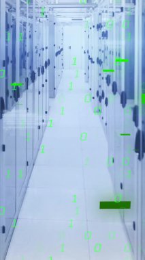 Bilgisayar sunucuları üzerinden veri işleme animasyonu. Küresel iş, bilgisayar, veri işleme ve bağlantılar konsepti dijital olarak oluşturulmuş video.