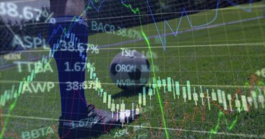 Dengeli oyuncunun ayağı sahada, çizgi grafiği, şamdanı ve yüzdelik kaplamaları var. Atletik, spor, finans, analitik, dijital, rekabetçi, açık hava