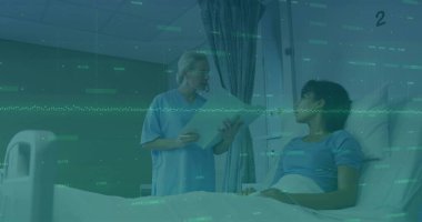 Hastanedeki hastanın hayati organlarını inceleyen hasta bakıcısı, dalga formu görüntülerini gösteriyor. Sağlık personeli, hasta bakımı, sağlık hizmetleri, klinik, tanı, sağlık denetimi, hastane