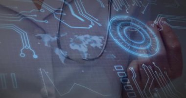 Dünya haritası, önde gelen doktorların steteskopu ayarlarken dijital teknolojiyle ilgilendiklerini gösteriyor. Tıbbi, gelecekçilik, yenilik, teletıp, sağlık, teknoloji, profesyonellik