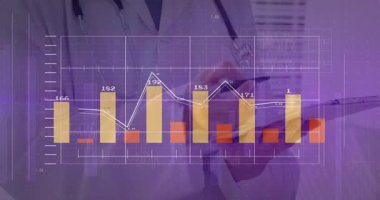 Klinik grafiği olarak panoya notlar yazan kadın doktor olay yerinde görünüp yükseliyor. Tıbbi, sağlık, analiz, ilerleme, veri, profesyonellik, teşhis