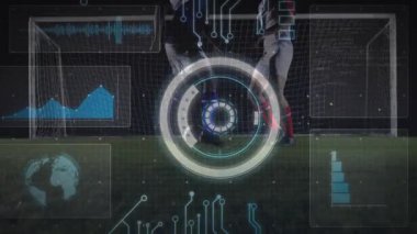 Sensör grafiği futbol maçında ortaya çıkıyor, HUD oyuncuları spor ölçümleri için kalkanları inceliyor. Spor teknolojisi, artırılmış gerçeklik, biyometrik analiz, taktik oyun, dijital spor, atletik performans, fütüristik spor