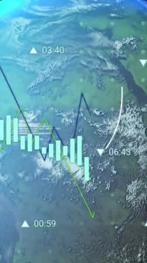 Veri işleme animasyonunun siyah arka planda dünya üzerinde gerçekleşmesi. küresel teknoloji, bilgisayar ve dijital arayüz kavramı dijital olarak oluşturulmuş video.