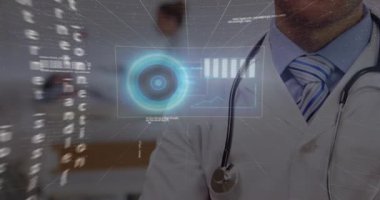 Steteskop kullanan orta yaşlı bir doktor. Hastanın hayati belirtilerini gösteren tıbbi arayüz çizelgesi hazırlıyor. Tıbbi teknoloji, sağlık hizmetleri, dijital arayüz, veri görselleştirme, yenilik, klinik, bilişim