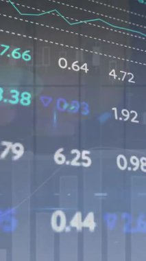 Finansal veri işleme ile numaraların animasyonu. Küresel iş dijital arayüzü teknolojisi ve dijital olarak oluşturulan ağ konsepti.