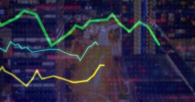 Ekranda dalgalanan üç renkli çizgi grafiği gösteriliyor, veriler ve parlayan kalemlerle. Analizler, veri görselleştirme, finans teknolojisi, dijital arayüz, nicel, grafik, iş zekası