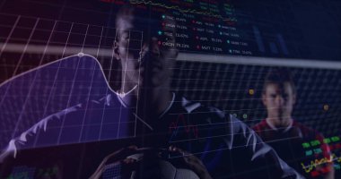 Forma giyen futbolcuyu tutarak gol ağıyla ayakta tutarak, finansal tablolarıyla örtüşüyor. Atletizm, rekabet, teknoloji, analiz, takım çalışması, spor giyimi, dijital